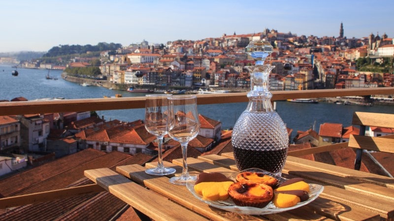 Dining table with a view over the river in Porto