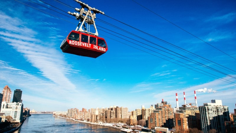 The Roosevelt Island Tramway overlooking Manhattan